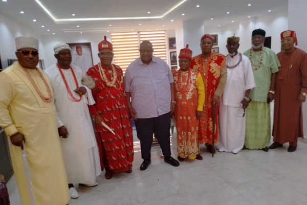 Chief Iwuanyanwu and the visiting Igbo Chiefs