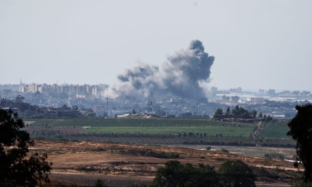 [1/21]Smoke rises in the air following Israeli bombings in Gaza, as seen from Israel's border with the Gaza Strip, in southern Israel October 15, 2023. REUTERS/Amir Cohen Acquire Licensing Rights
