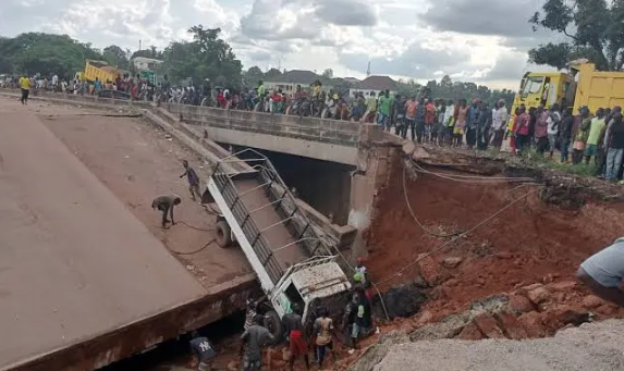 Collapsed bridge: Enugu govt to reopen one lane of Enugu/Port Harcourt Expressway Dec. 24