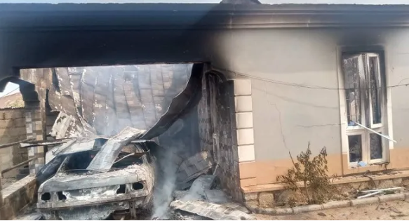 Protesters burn down monarch's palace over indiscriminate arrests