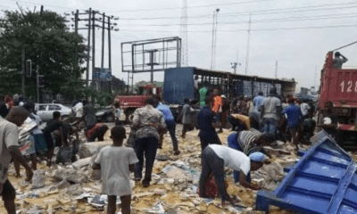 Hungry residents loot truckload of Spaghetti in Zaria