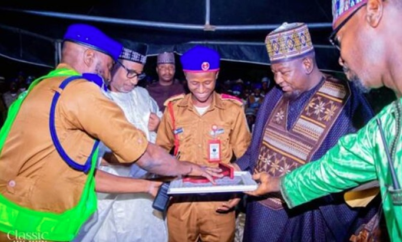 Man who found, returned missing N100m gets Hajj slot, cash, bus