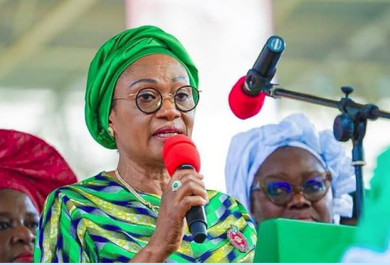 First lady Remi Tinubu doles out N50m to 1000 Abia women