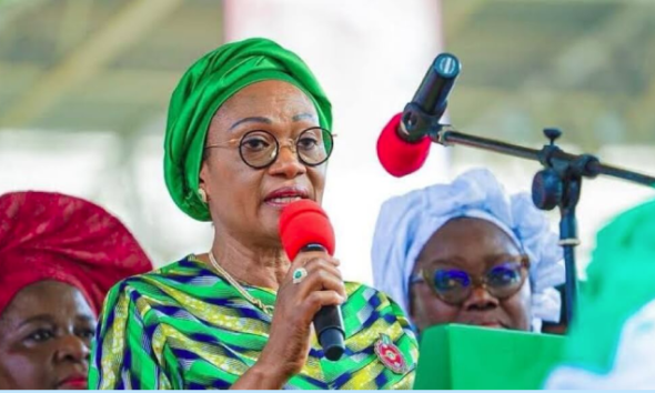 First lady Remi Tinubu doles out N50m to 1000 Abia women